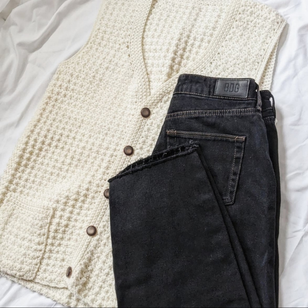 BDG Black High-Waisted Jeans - Picture 6 of 8
